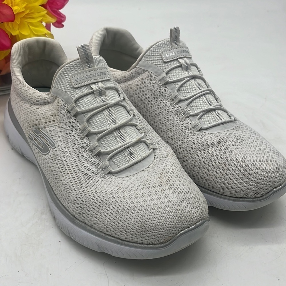 Skechers White Sneakers with Wide Fit and Memory Foam Footbed Size 9.5 SKT10389G
